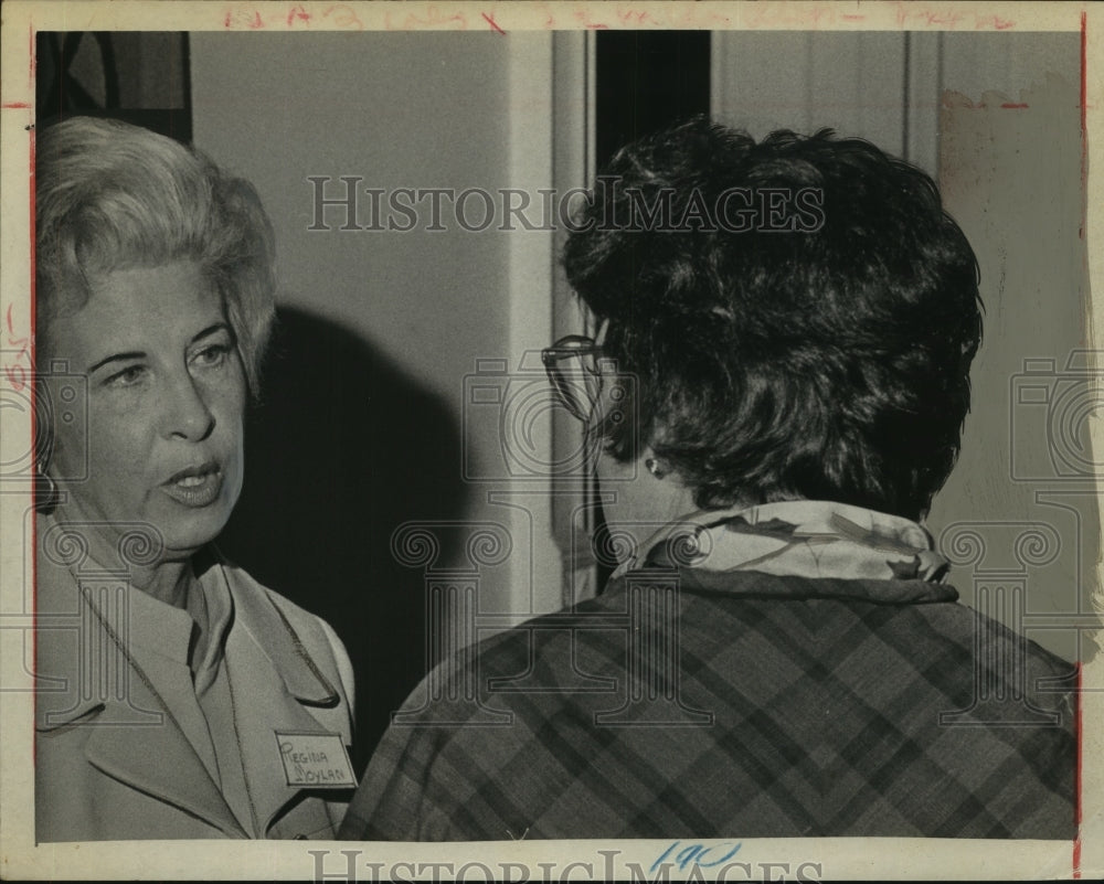 1970 Press Photo Mrs. Neal L. Moylan and Mrs. Charles Knowes, Albany, New York- Historic Images
