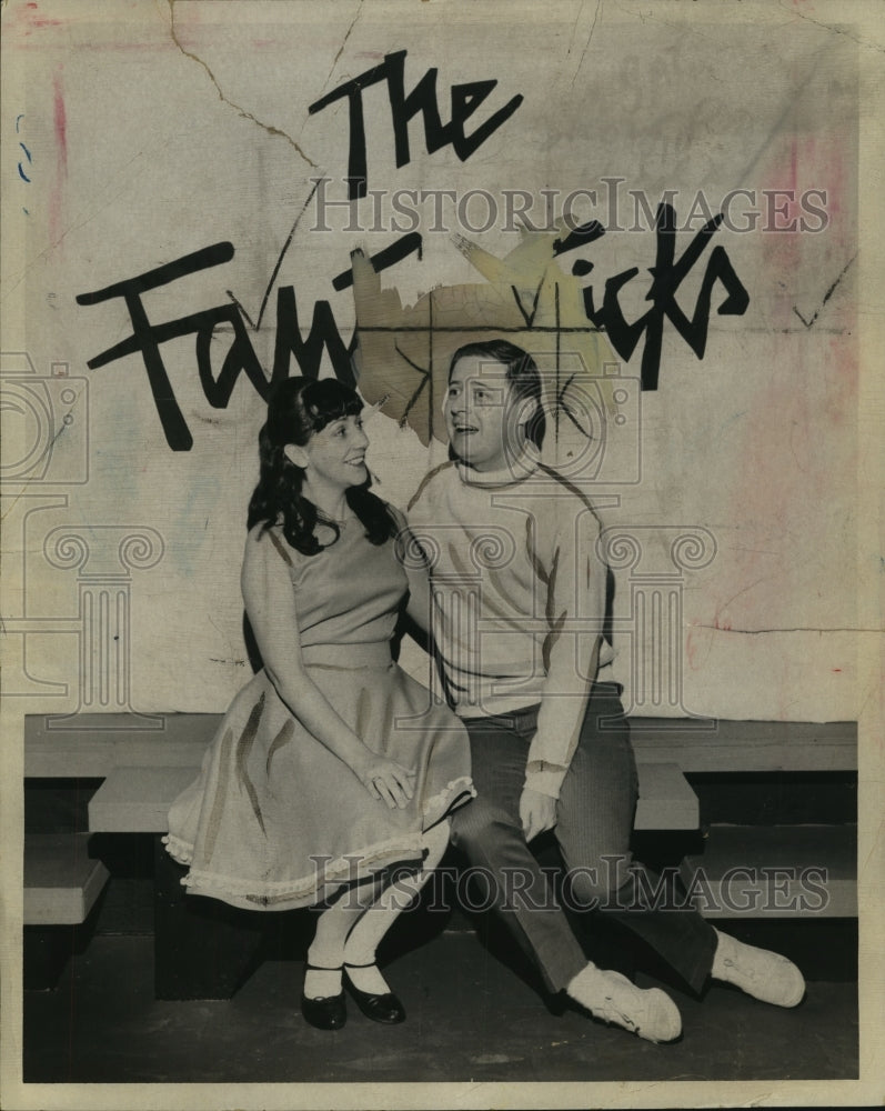 Press Photo Schenectady, New York Civic Players &quot;The Fantasticks&quot; on stage- Historic Images