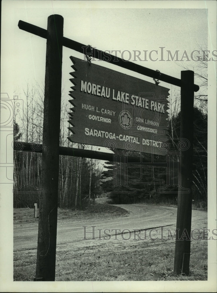 1979 Press Photo Sign for Moreau Lake State Park in New York - tua10290- Historic Images