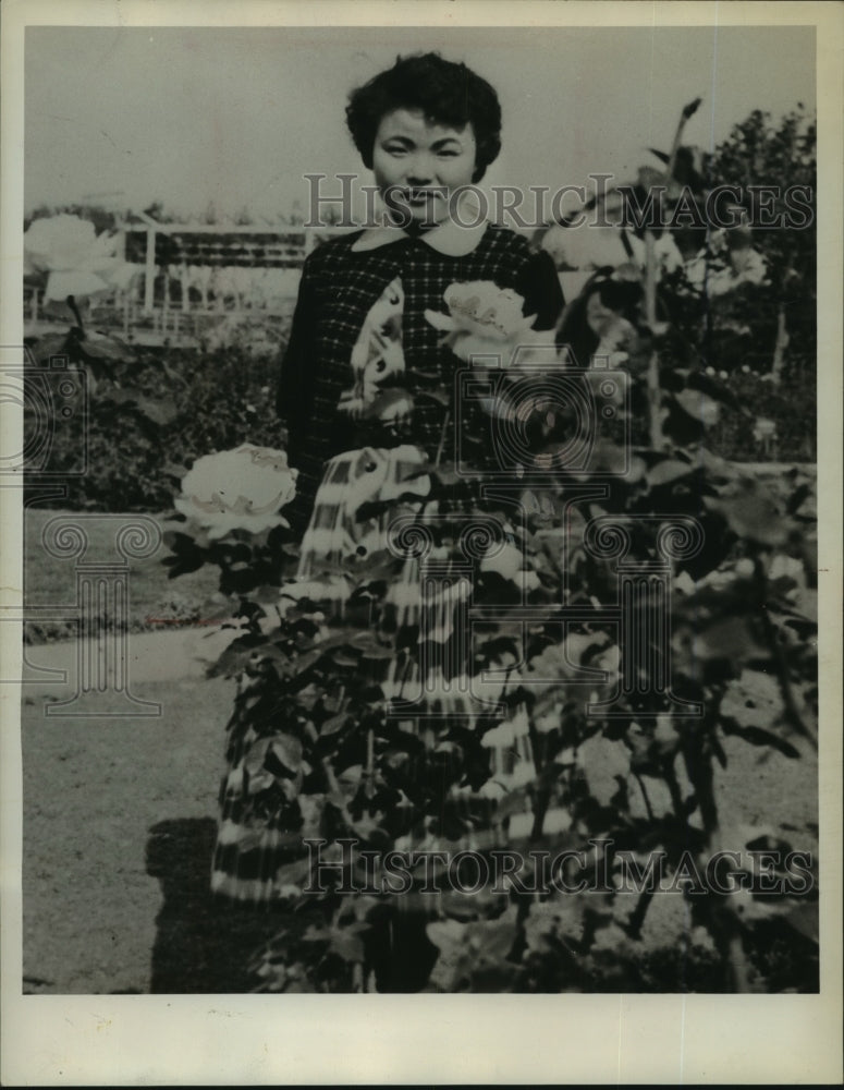 1959 Press Photo Aomi Tsuyuzaki, Mrs. Ralph Moore - tua10307