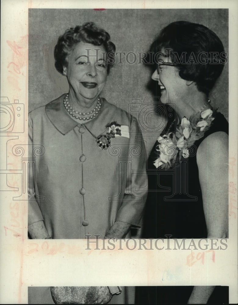 1972 Press Photo Mrs. Leona Mourton Nelson - tua10338