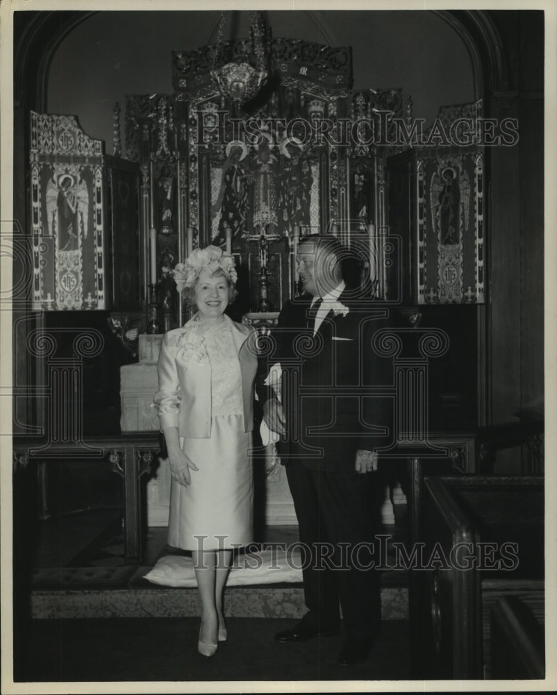 1964 Press Photo Marcella Cady Baker & husband after wedding in New York City