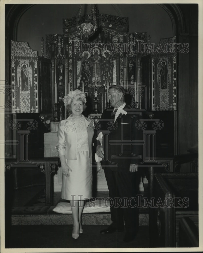 Load image into Gallery viewer, 1964 Press Photo Marcella Cady Baker &amp; husband after wedding in New York City
