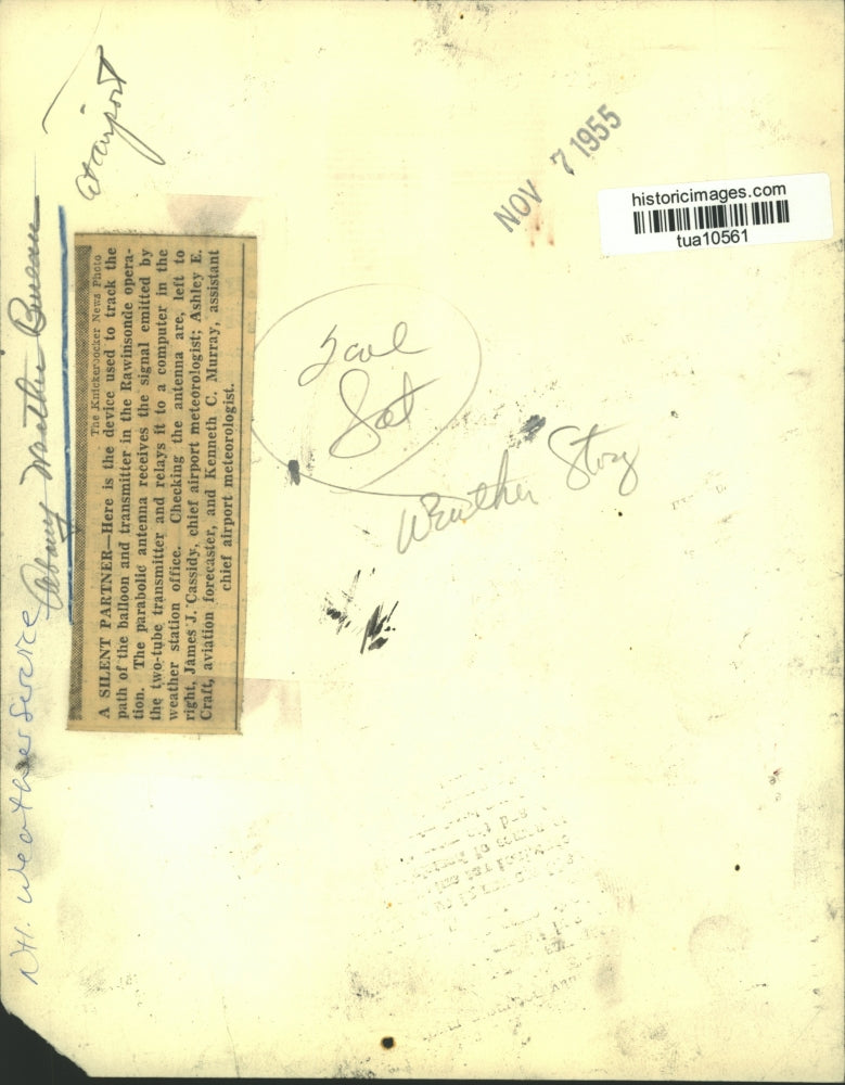 1955 Press Photo National Weather Service staff inspect antenna in Albany, NY