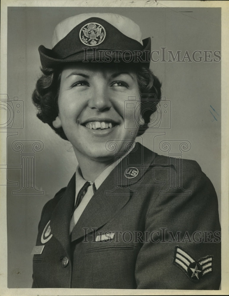 1965 Press Photo Airman First Class Diana Naylor, Air Force, Albany, New York