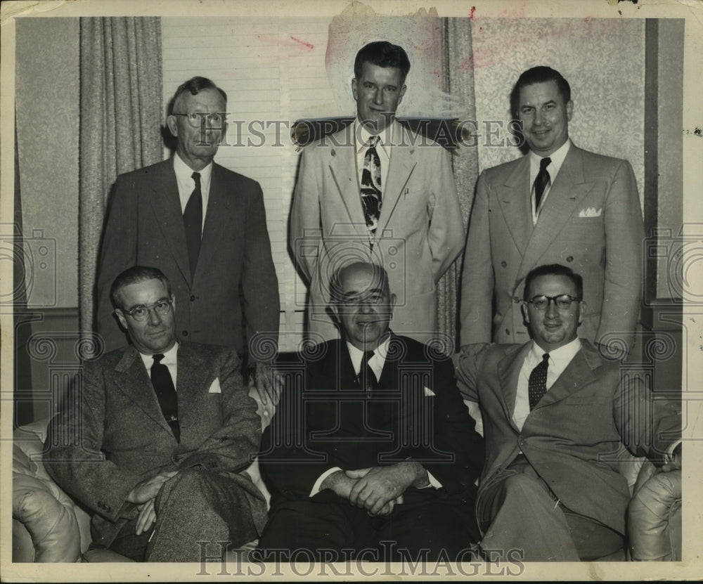 1952 Press Photo Executives for public interest in good highways Washington DC- Historic Images