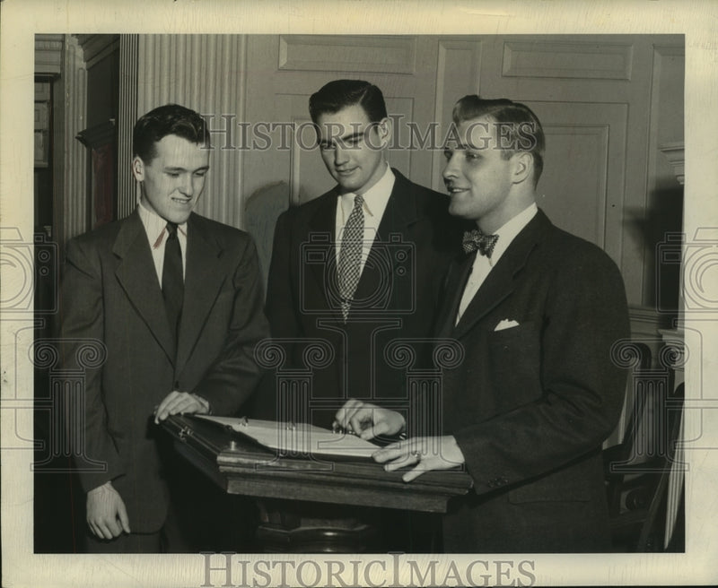 Load image into Gallery viewer, 1950 Press Photo Colgate University students prepare for careers conference
