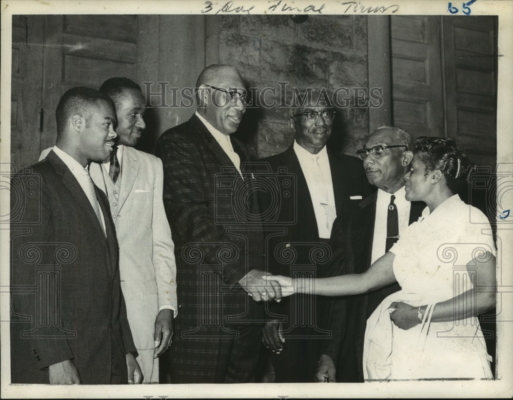 1962 Press Photo Reverend William Wilborn greets parishioners in Albany, NY