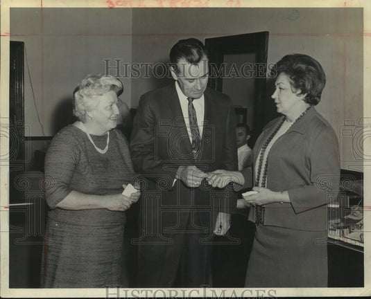 1968 Press Photo Mrs. Helen Williams, Albany, New York - tua11284- Historic Images