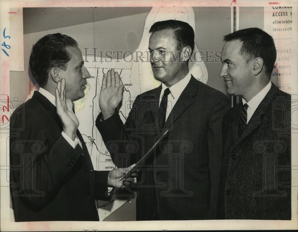 1967 Press Photo Major Harry Nelson takes oath in New York - tua11336