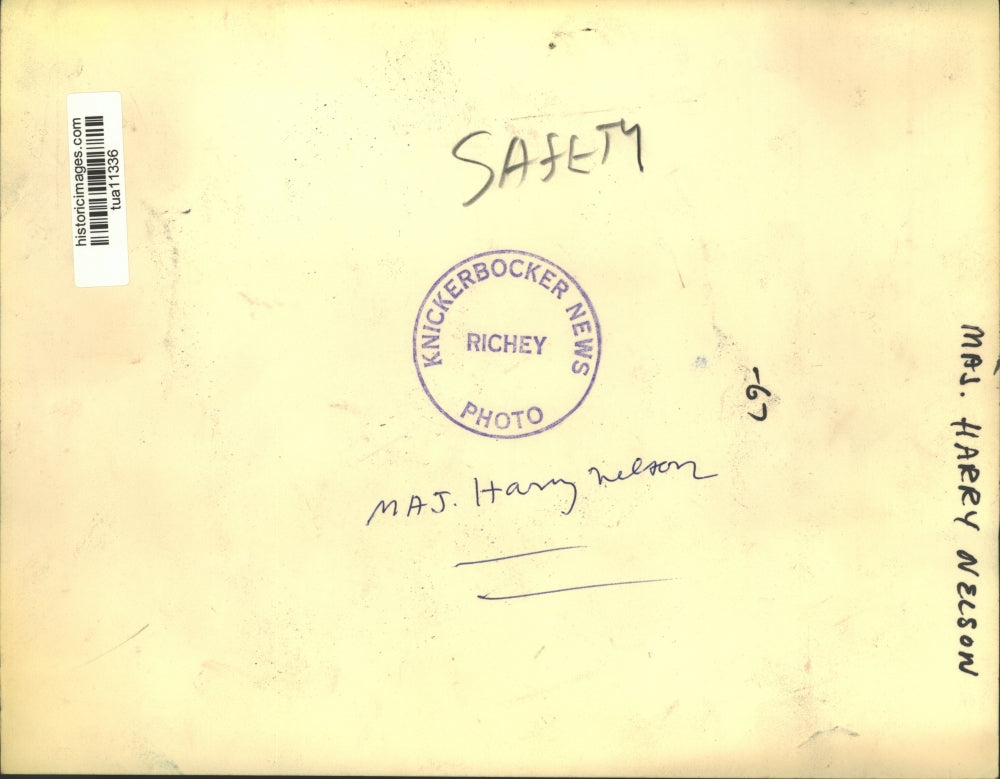 1967 Press Photo Major Harry Nelson takes oath in New York - tua11336