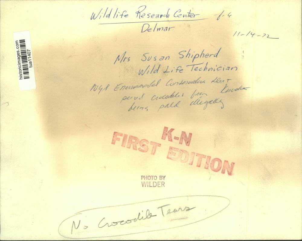 1972 Press Photo Wild Life Technician Susan Shipherd holds crocodiles, New York