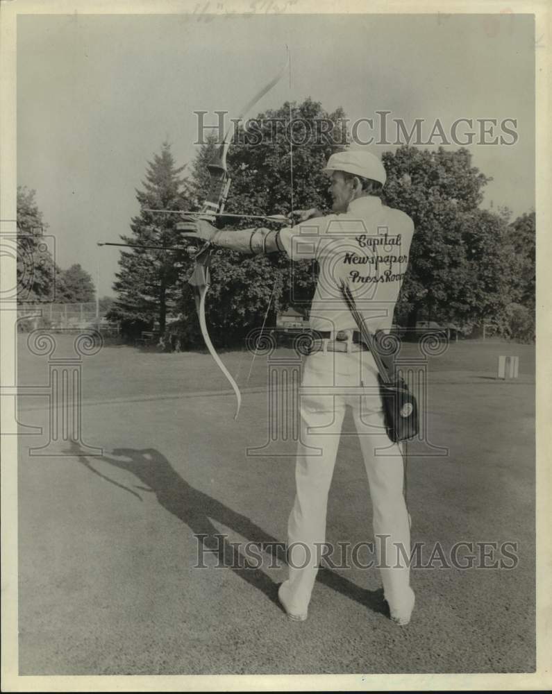 1969 Press Photo Clarence &quot;Buzz&quot; Sawyer on archery range - tua11557- Historic Images