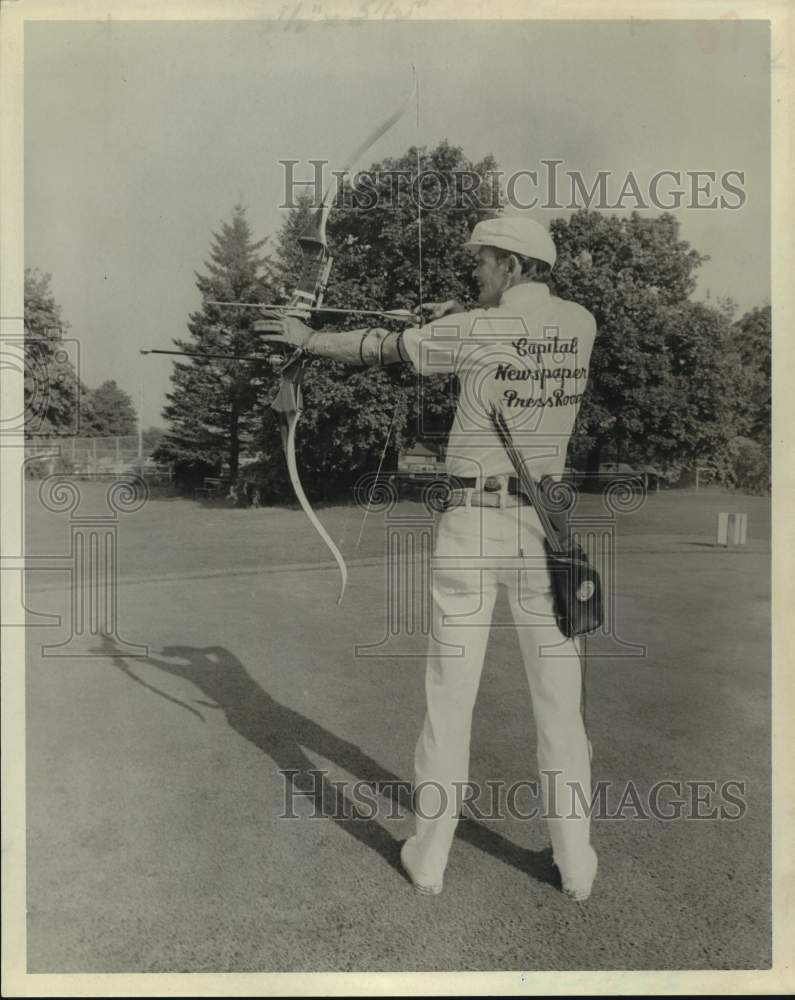 1969 Press Photo Clarence "Buzz" Sawyer on archery range - tua11557- Historic Images