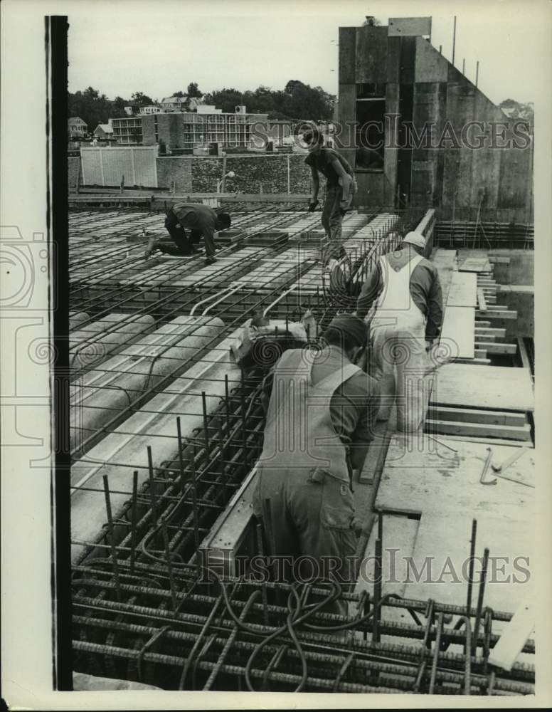 1971 Press Photo Construction of new Schenectady, New York police station- Historic Images