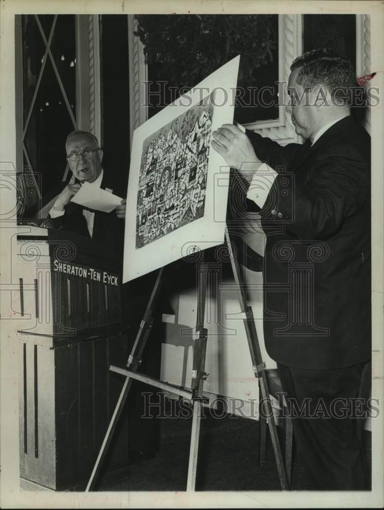 1962 Press Photo Charles Schlang, auctioneer, at work in Ten Eyck, New York- Historic Images