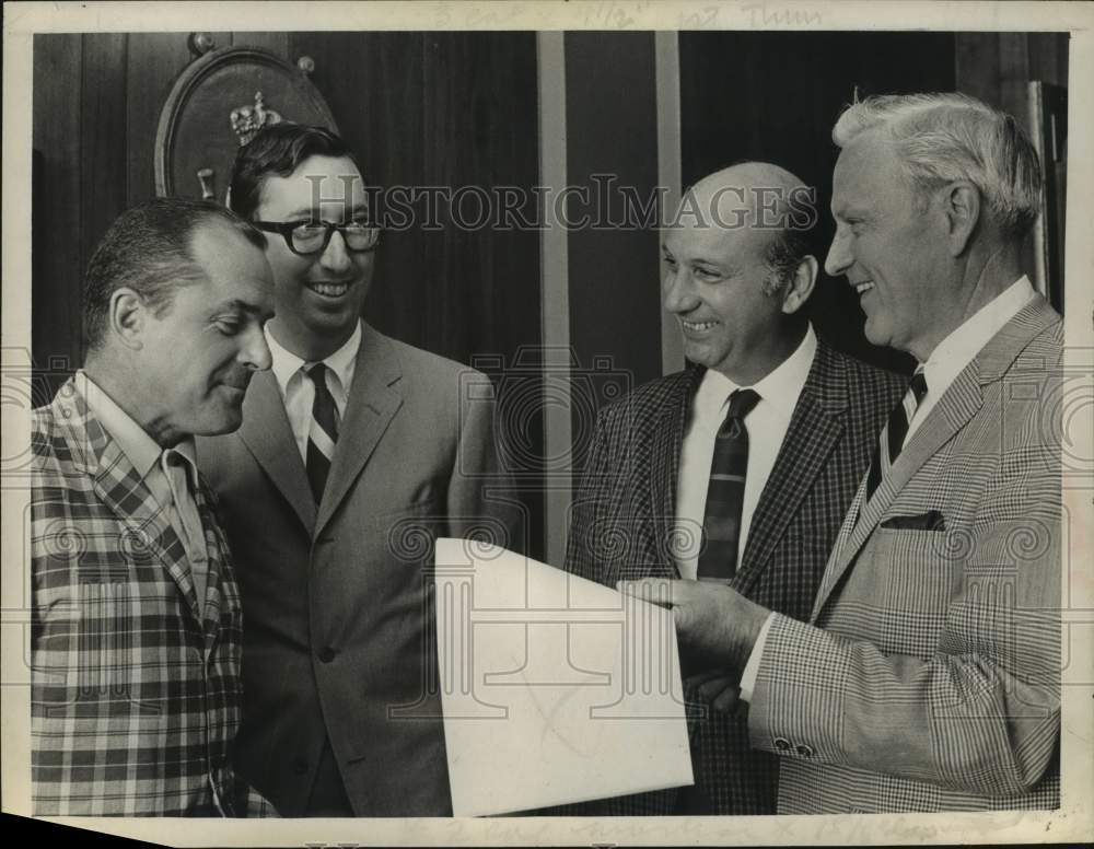 1968 Press Photo Golf Tournament meeting at Thruway Motel - tua12726- Historic Images