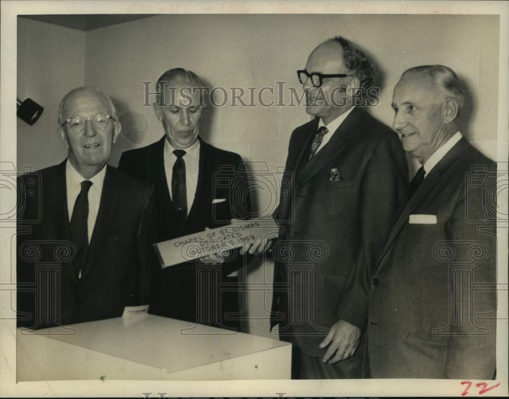 1969 Press Photo Lee A. Sherer with group at dedication of Chapel of St. Gismas