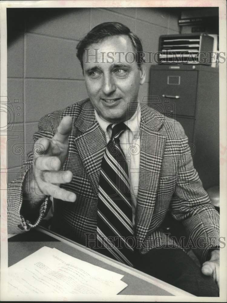 1973 Press Photo Dr. Joseph Neufeld - tua13342