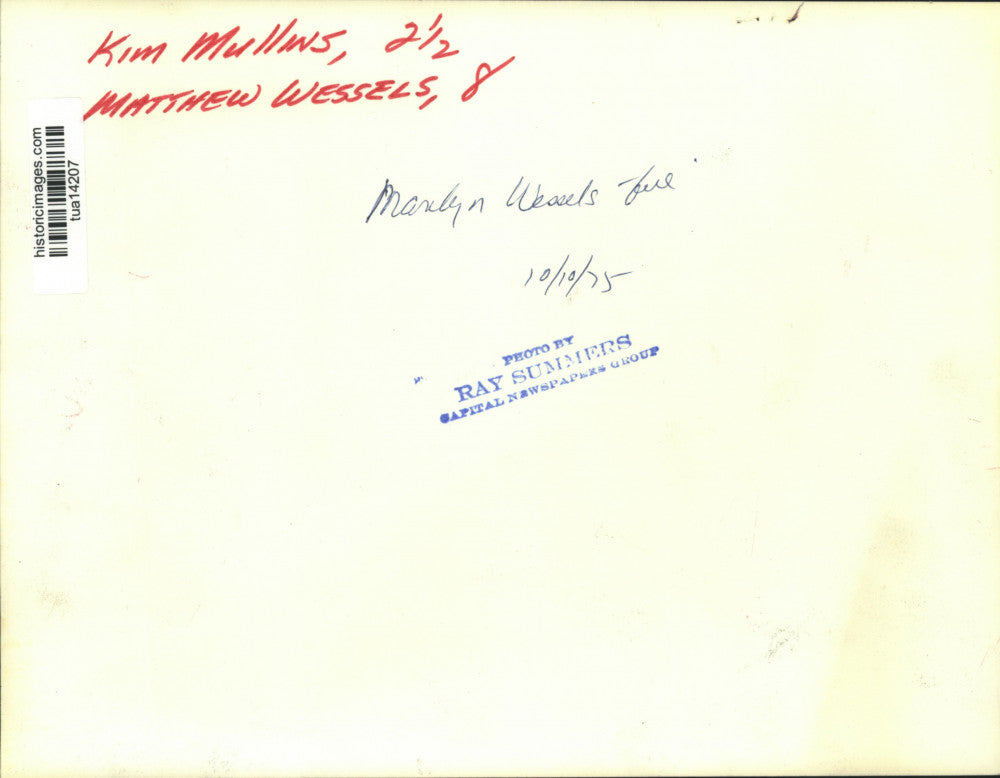 1975 Press Photo Marilyn Wessels with Kim Mullins, 2 1/2 and Matthew Wessels, 8