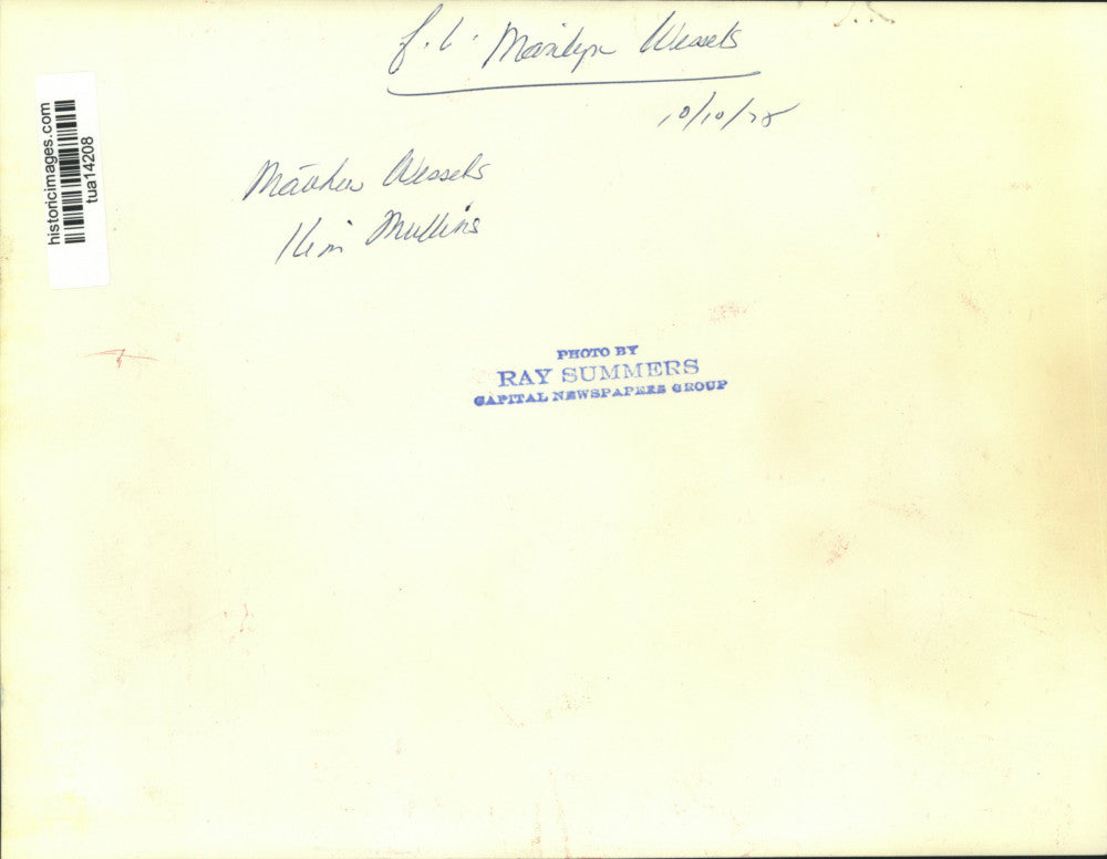 1975 Press Photo Marilyn Wessels with Kim Mullins, 2 1/2 and Matthew Wessels, 8