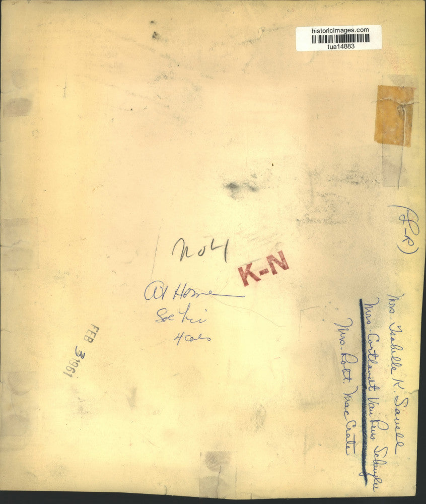 1961 Press Photo Women admire painting in Albany, New York home - tua14883