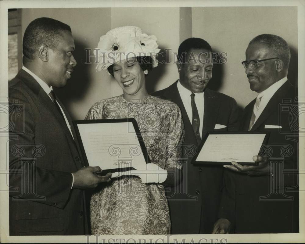 1963 Press Photo James Albea receives Man of the Year Award in Albany, NY