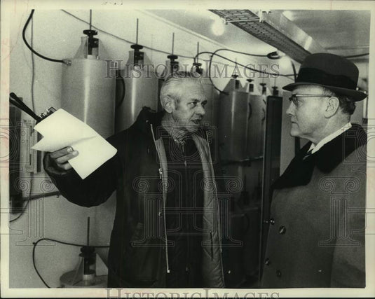 1974 Press Photo Schenectady, New York police chief listens to area businessman
