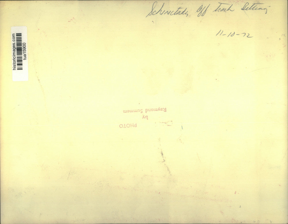 1972 Press Photo Bettors line up at Schenectady New York Off Track Betting.