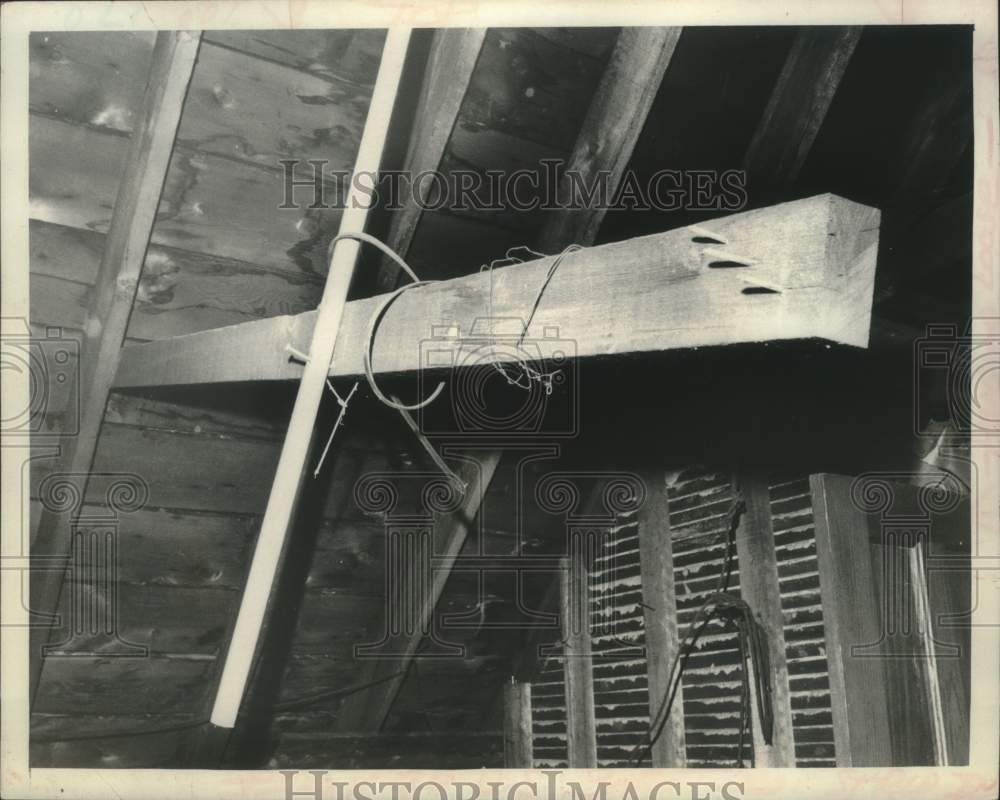 1973 Press Photo Roof joist in attic of substandard Schenectady, New York home- Historic Images