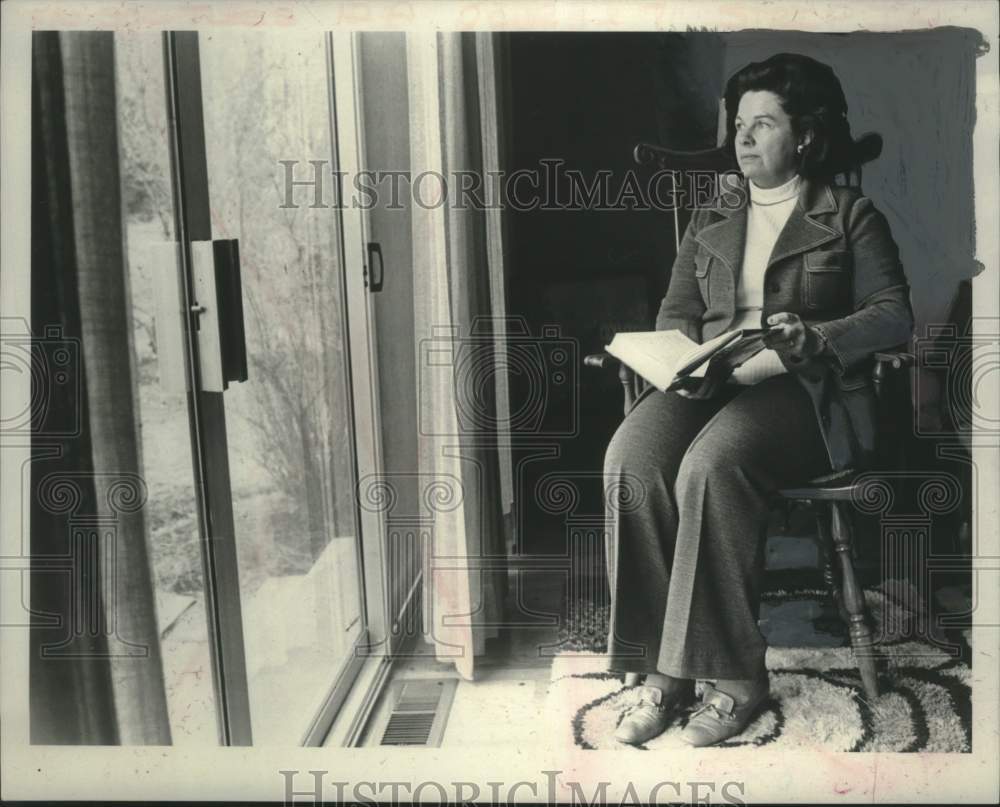 1973 Press Photo Mrs. William (Louise) Schutt reads book and looks out window