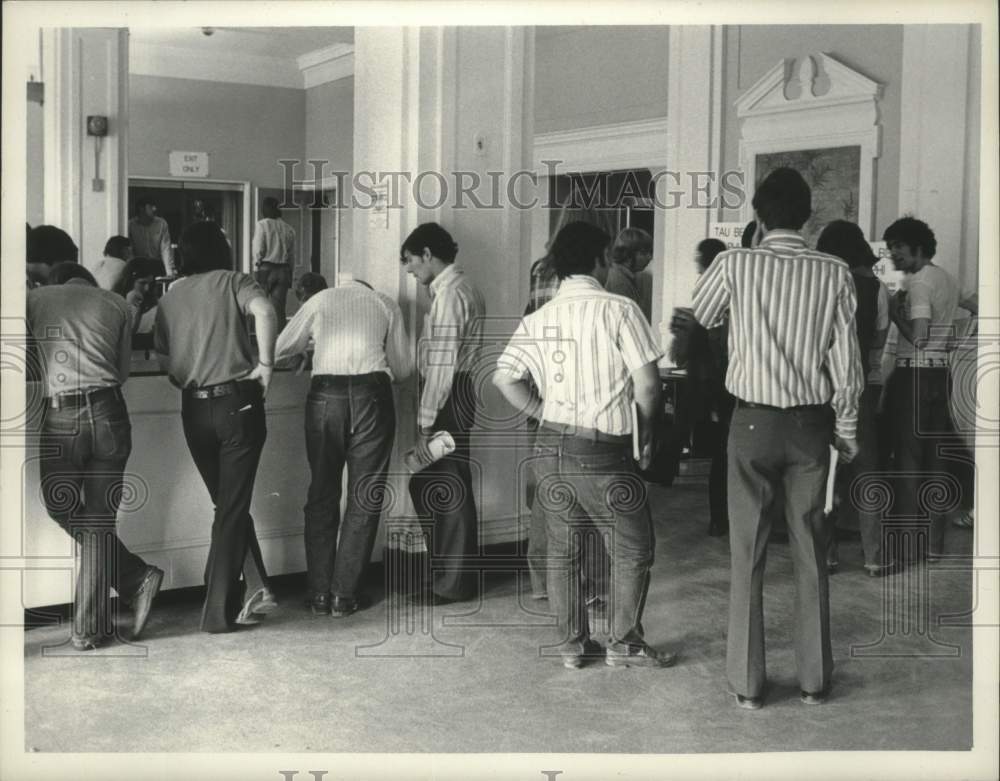 1972 Press Photo Main lobby, Schenectady County Community College, New York- Historic Images