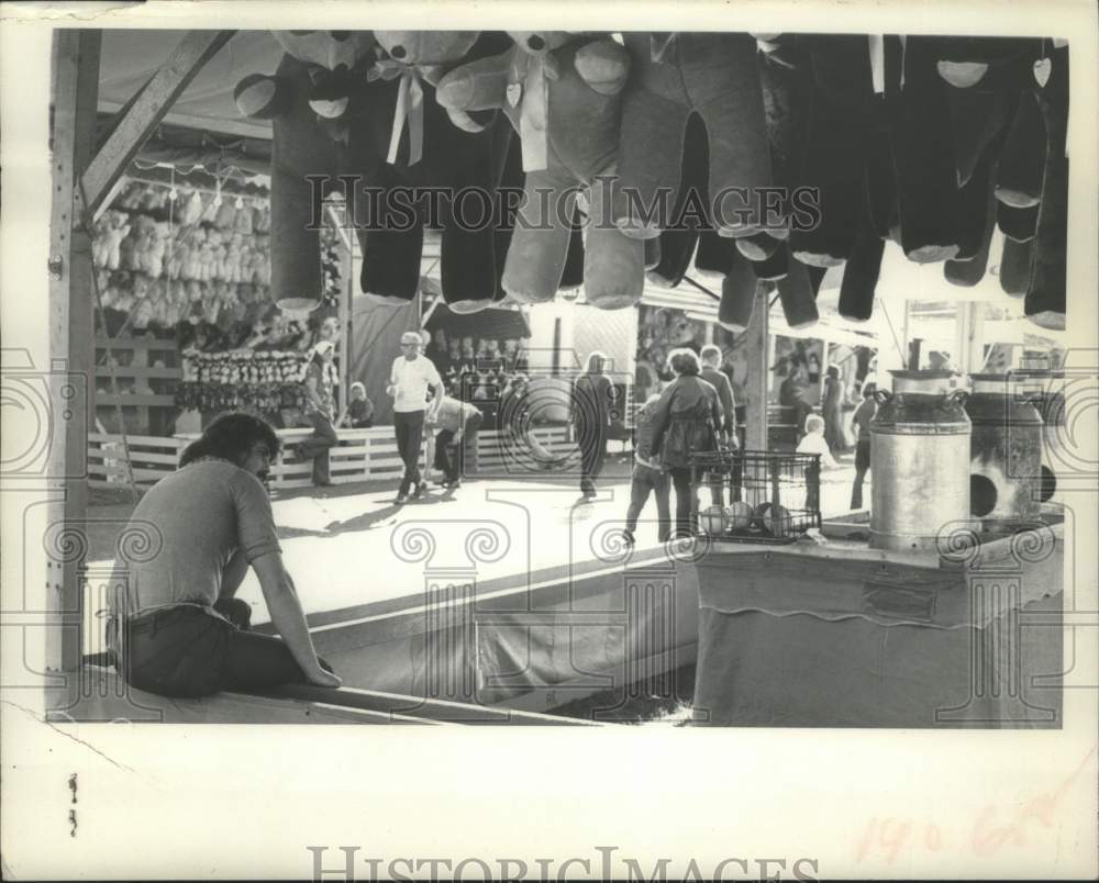 1974 Press Photo Concession area of Schaghticoke Fair in New York - tua17083