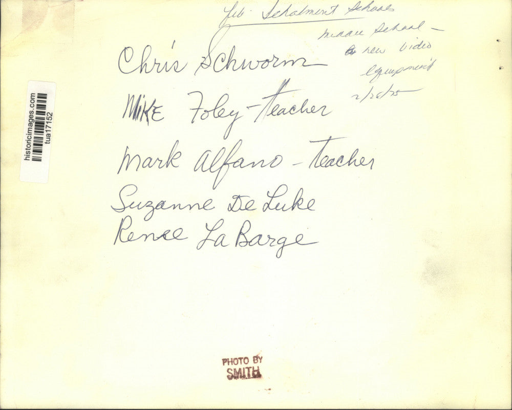 1975 Press Photo Schalmont, NY school teachers show video equipment to students