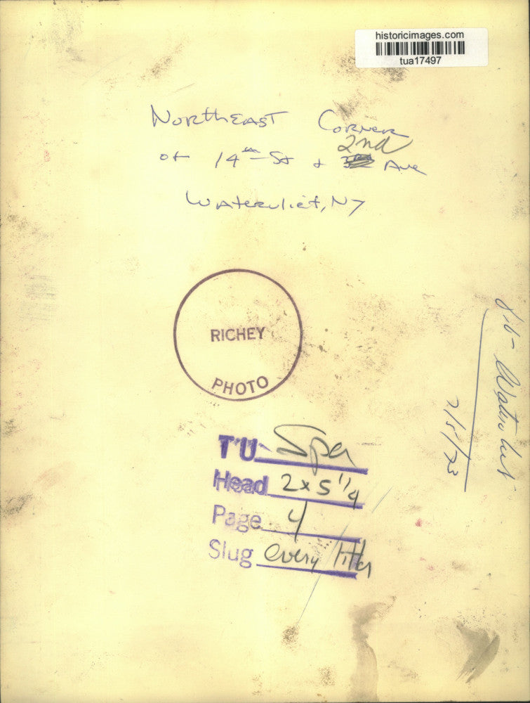 1973 Press Photo Garbage can on northeast corner of 14th St, Watervliet, NY