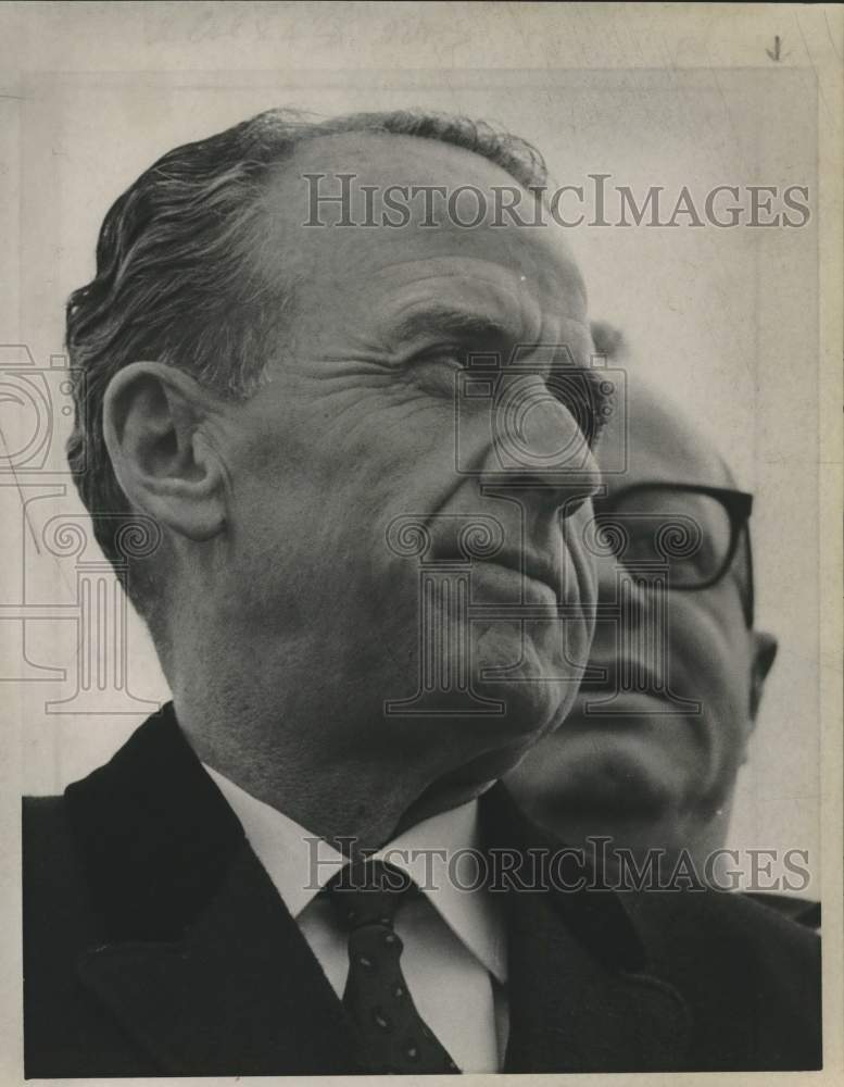 1966 Press Photo Frank P O'Connor stands in front of unidentified man