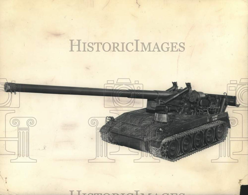Load image into Gallery viewer, 1960 Press Photo 175mm Gun, self propelled tank from the Watervliet Arsenal
