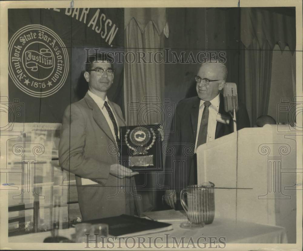 1960 Press Photo Richard Weber receives New York State Bar Association award