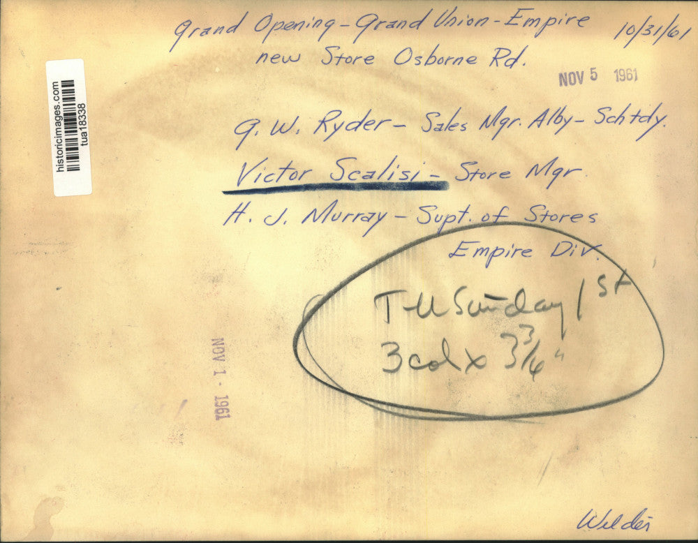 1961 Press Photo Store Mgr Victor Scalisi at the Grand Opening of Grand Union