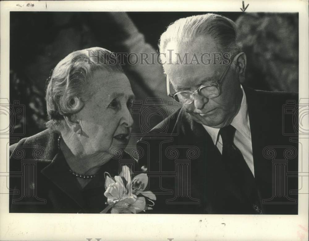 1976 Press Photo Fred Morris, Senior Citizen of the Year, &amp; his wife in New York