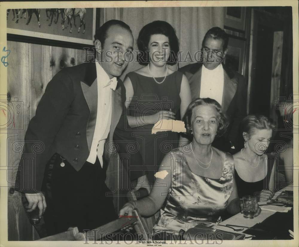 1964 Press Photo Mrs. John S. Williams (seated) is joint master of the hunt