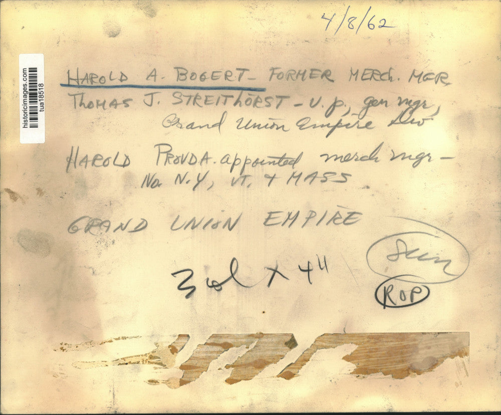 1962 Press Photo Managers for Grand Union Empire shake hands - tua18518