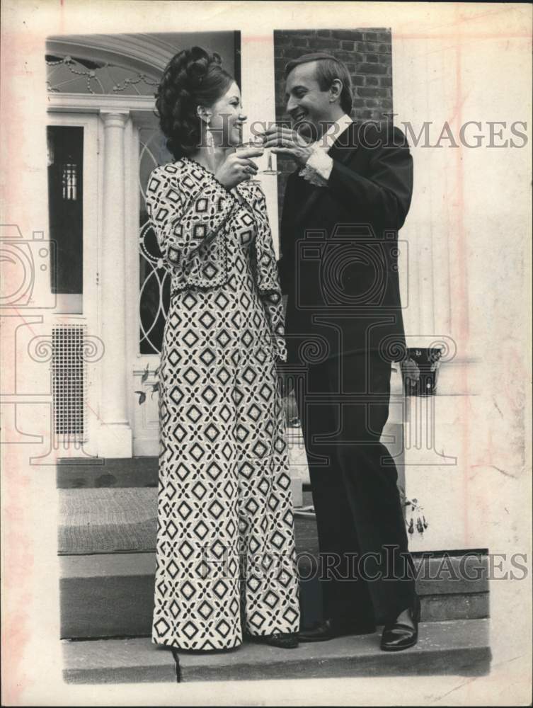 Load image into Gallery viewer, 1969 Press Photo Mr. and Mrs. Timothy O'Hearn celebrate with a toast outdoors

