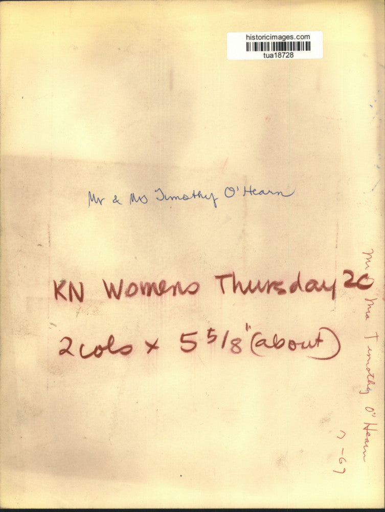 1969 Press Photo Mr. and Mrs. Timothy O'Hearn celebrate with a toast outdoors