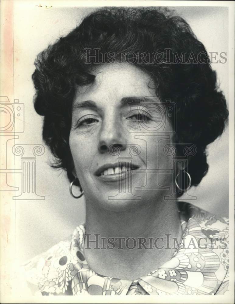 1974 Press Photo Jane Small Sanford smiles for photo - tua18857
