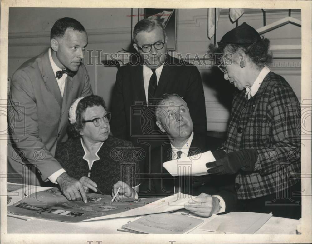 1960 Press Photo Red Cross disaster relief committee meets in Albany, New York