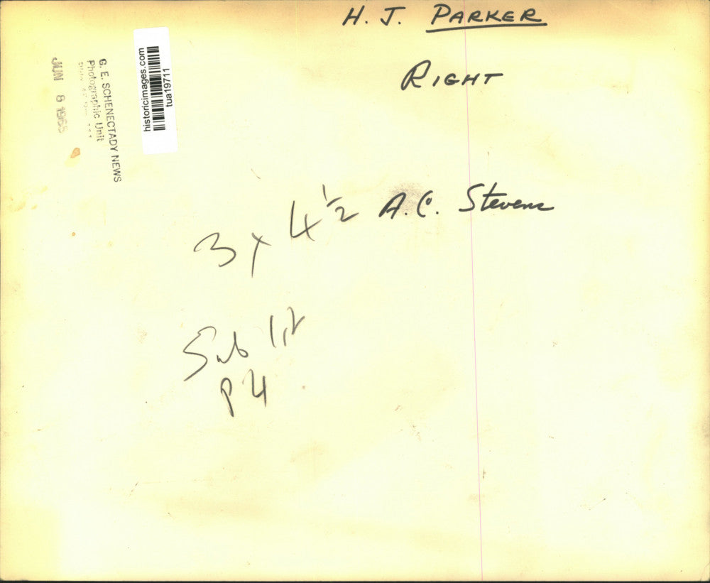 1965 Press Photo H. J. Parker (right) poses with two other men for photo