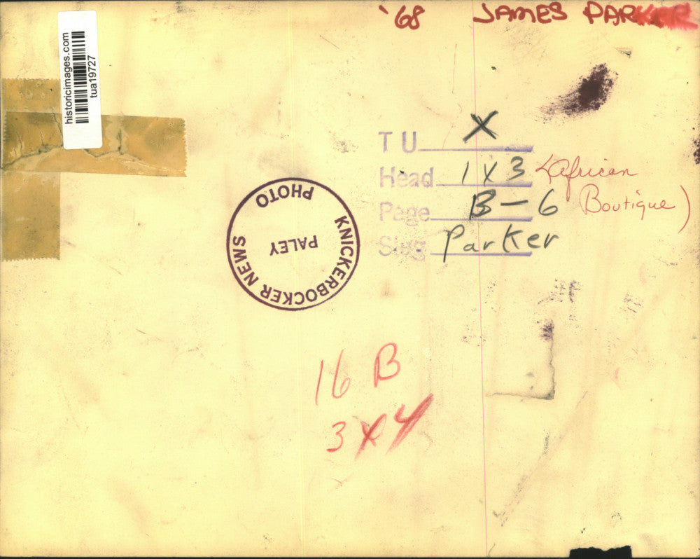 1968 Press Photo James Parker stands in African Boutique room - tua19727