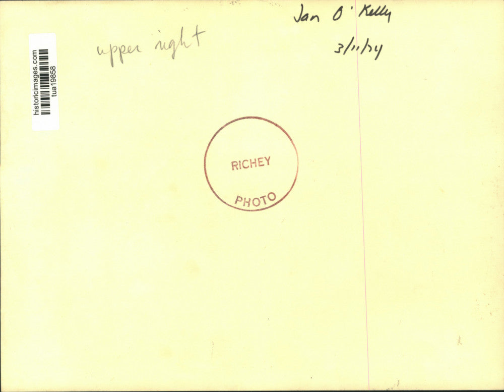 1974 Press Photo Jan O'Kelly poses for photo - tua19858