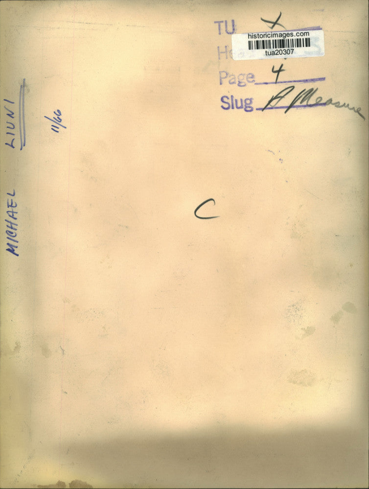 1966 Press Photo Michael Liuni with his wife in New York - tua20307